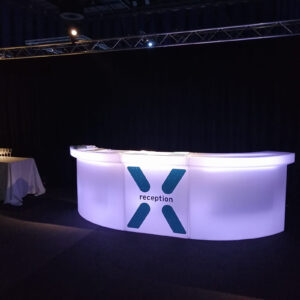 Bancone reception luminoso a LED modulare per stand fieristici, eventi e congressi